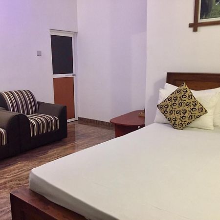 פולונרואה Thisara Guest House חדר תמונה