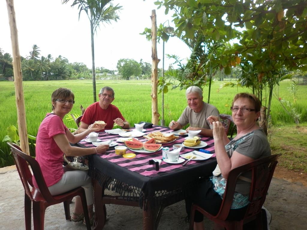 פולונרואה Thisara Guest House מראה חיצוני תמונה
