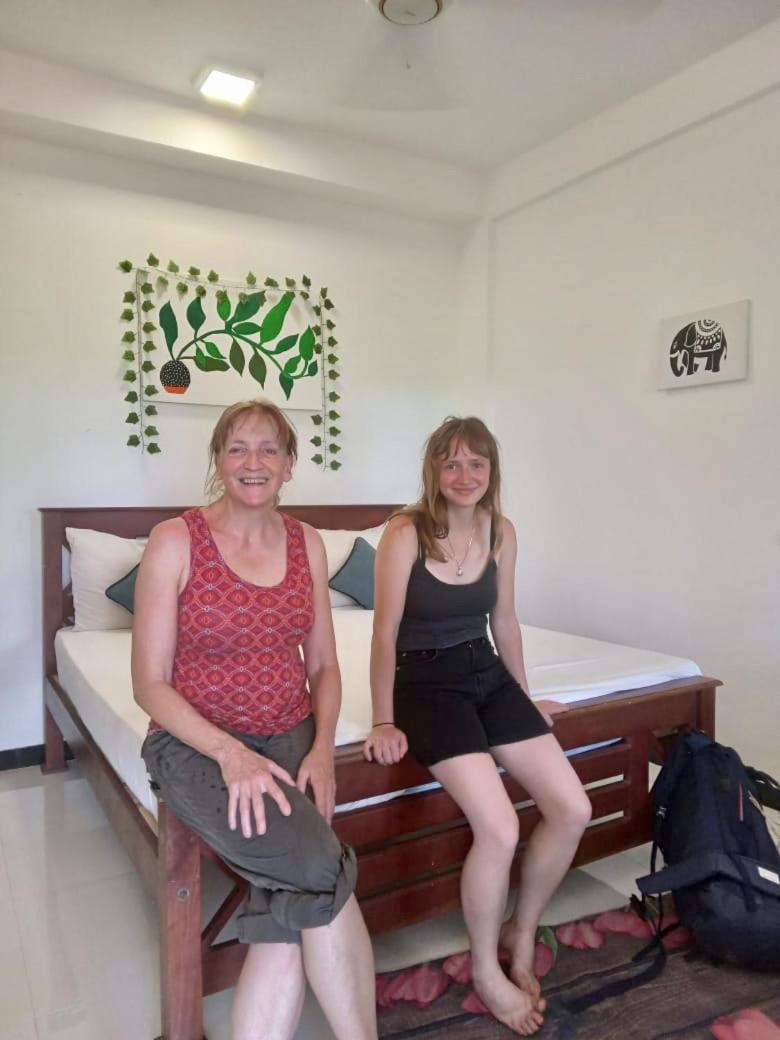 פולונרואה Thisara Guest House מראה חיצוני תמונה