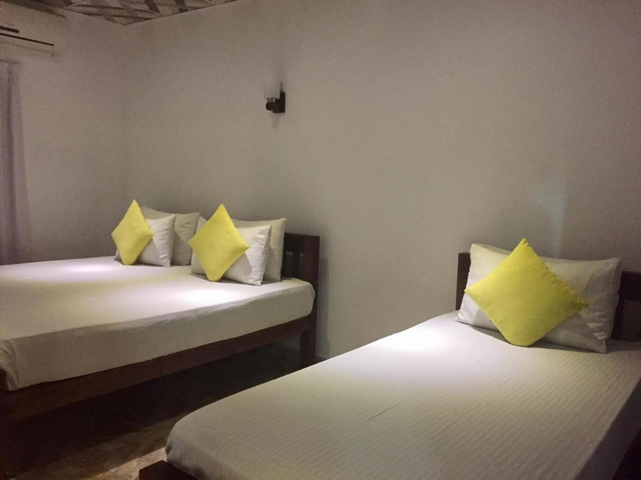 פולונרואה Thisara Guest House חדר תמונה