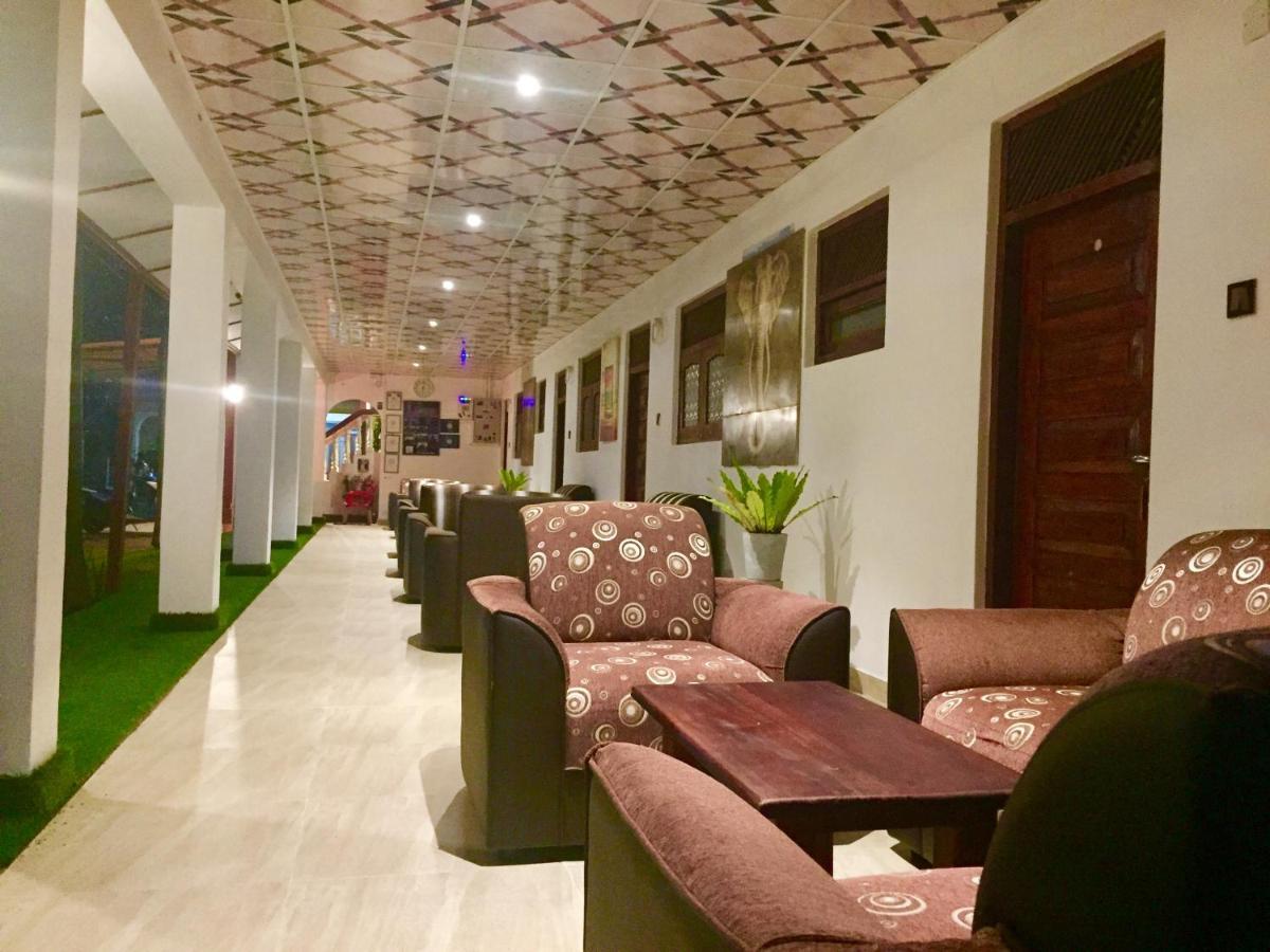 פולונרואה Thisara Guest House מראה חיצוני תמונה